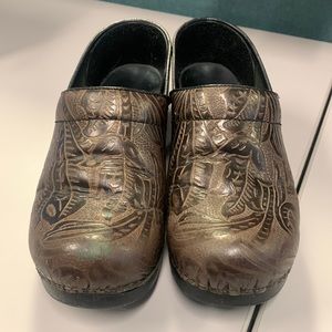 Gently loved Dansko shoe